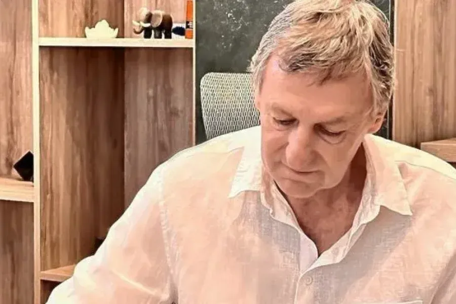 La asunción de Víctor Godano en Colón
