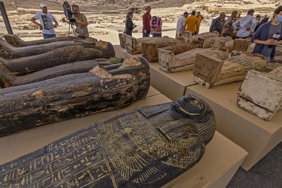 Descubren 250 sarcófagos y 150 estatuas del siglo V antes de Cristo cerca de El Cairo