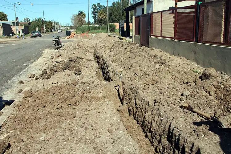 Avanza obra de ampliación de la red de cloacas en un sector de Lobería