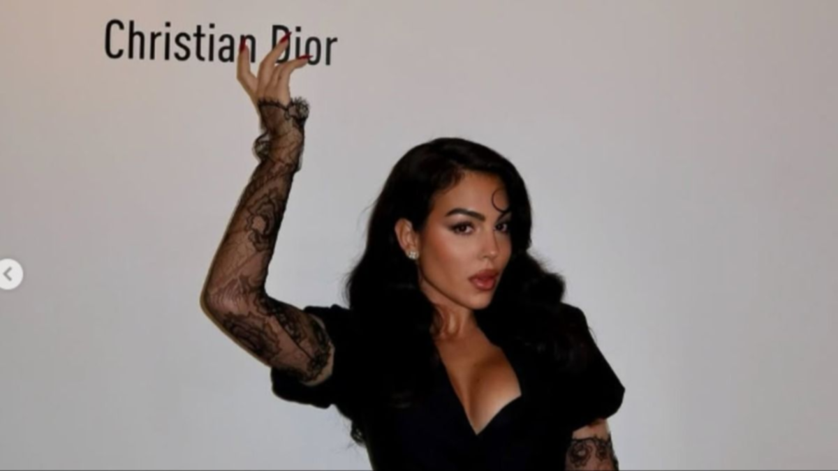 Georgina Rodríguez sigue imponiendo su estilo en la moda y deslumbra en cada evento en el que participa.