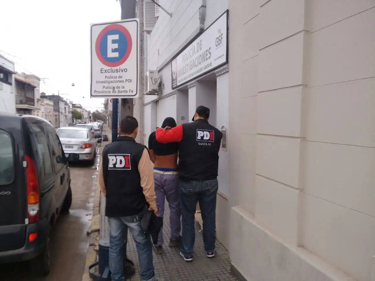 PDI detuvo a dos jóvenes implicados en el robo y ataque a un taxista