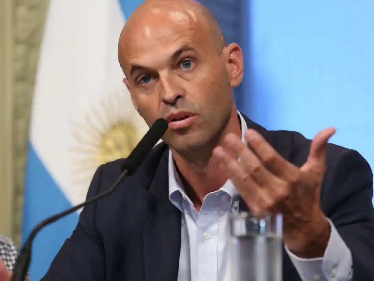 Dietrich: "No hay favoritismo, hay licitaciones transparentes"