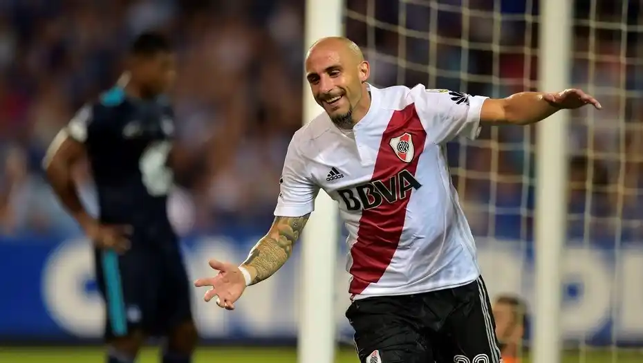 River ganó y llegó a la cima del Grupo D