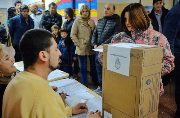 Los primeros resultados se darán después de las 21, con el 10% de las mesas escrutadas