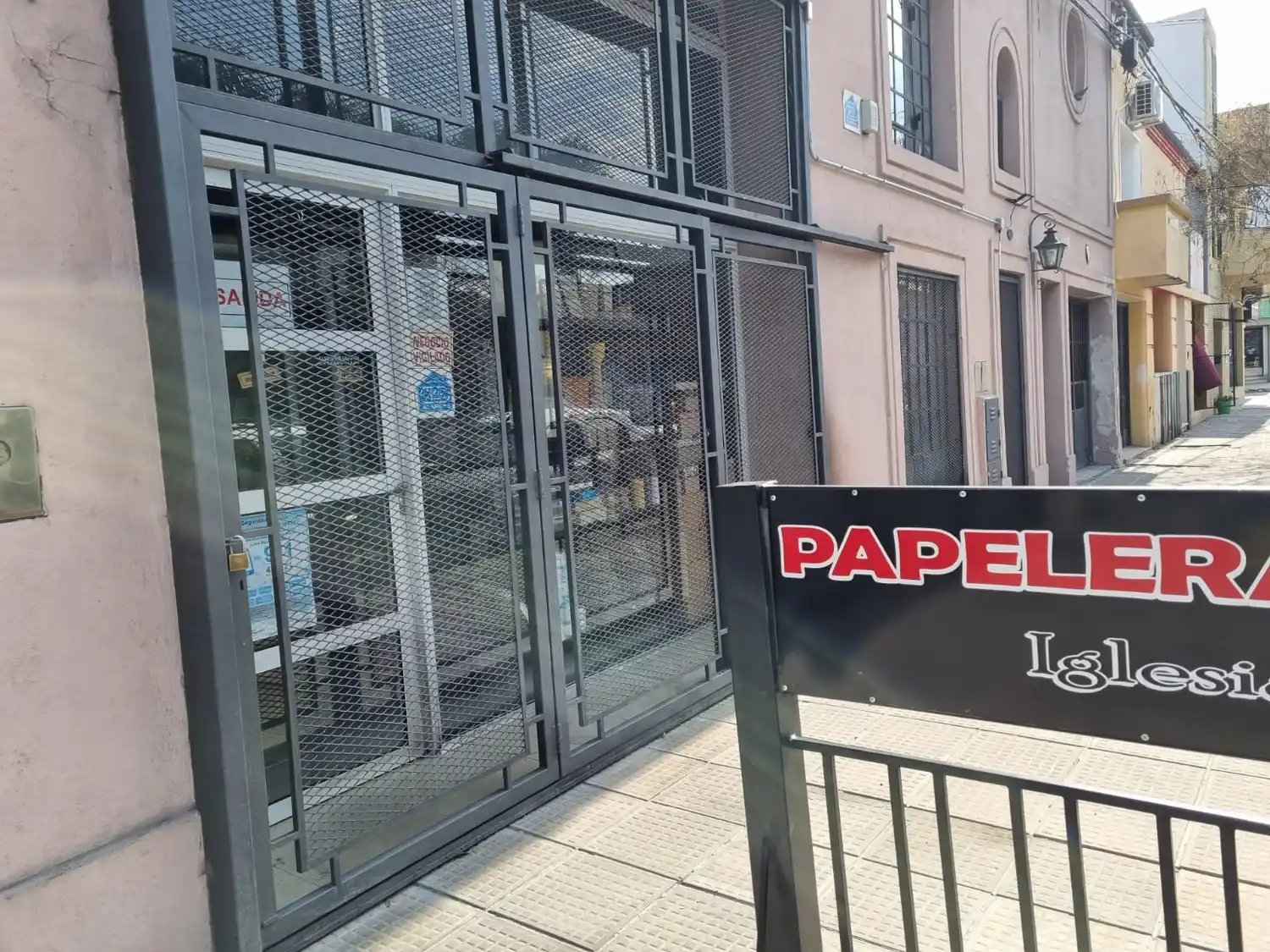 Identificaron y detuvieron a quien arrojó combustible y prendió fuego el local de Papelera Iglesias