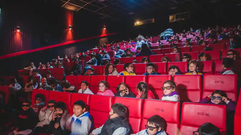 La provincia habilitó cines y teatros con un aforo del 50% 