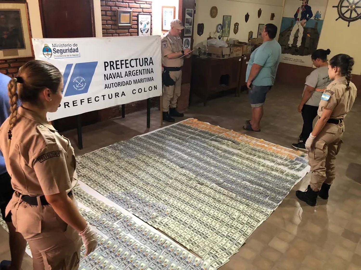 Llevaban más de USD 80.000 en canoa por el río Uruguay