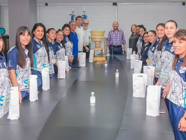 El gobernador recibió
a las campeonas del 
Torneo de la Amistad 2025