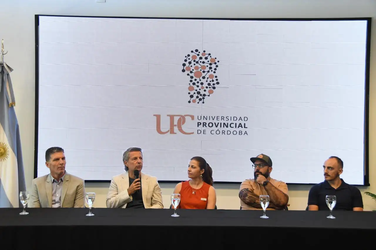 El anuncio fue entre autoridades municipales y de la UPC.