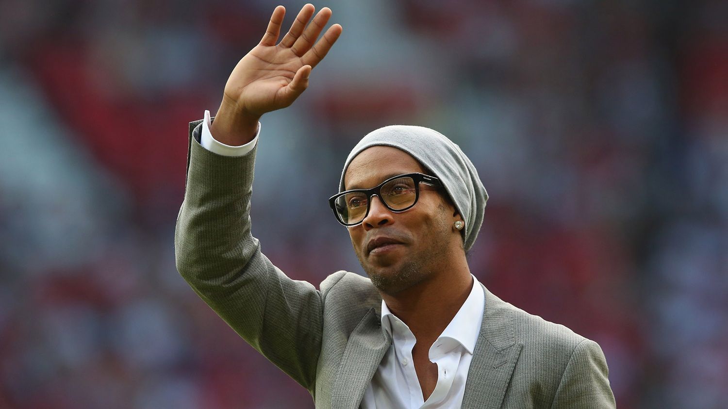 Ronaldinho Gaúcho sigue deslumbrando en eventos especiales que lo presentan como una leyenda del deporte.