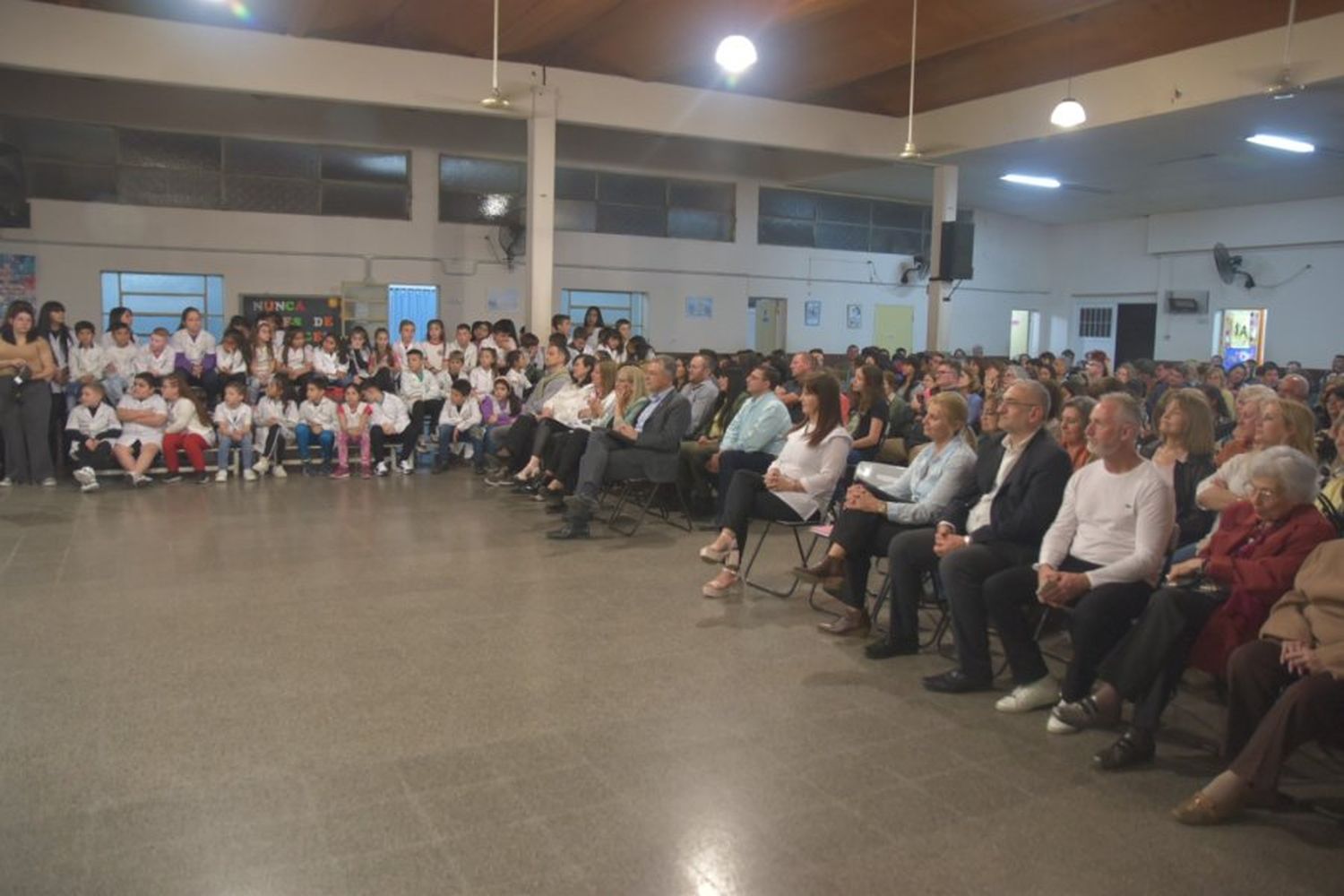 Autoridades, directivos, alumnos y exalumnos acompañaron la celebracion