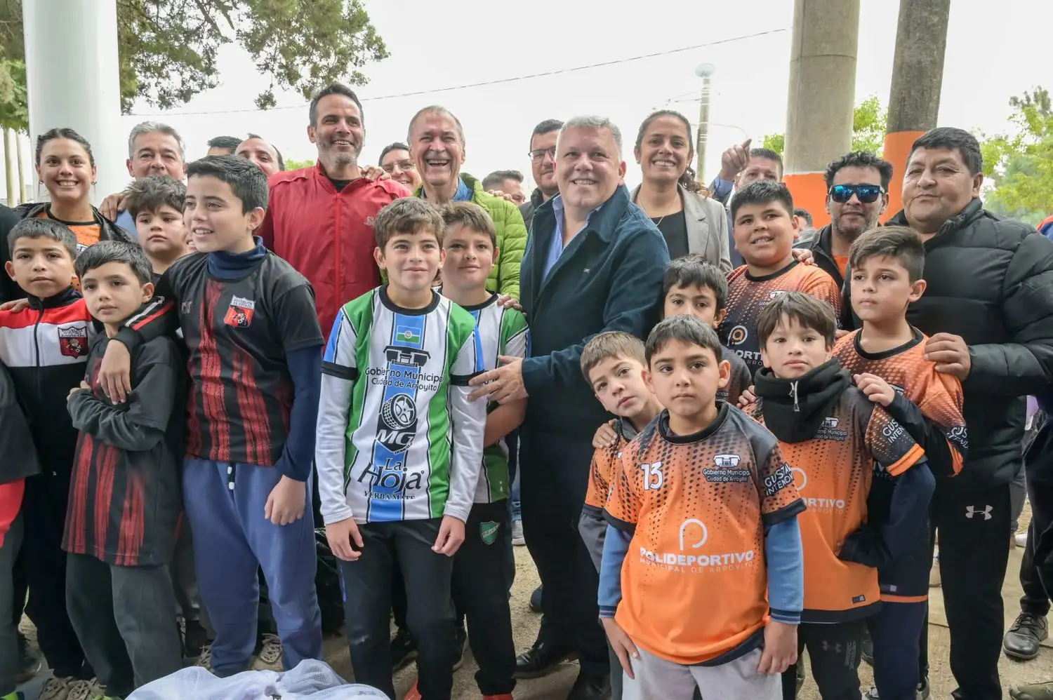 Autoridades provinciales y municipales dejaron inaugurado el polideportivo techado en barrio IPV