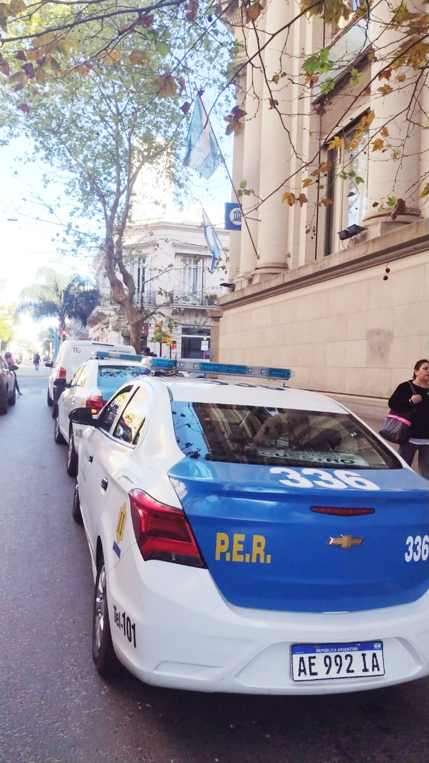 Una mujer fue detenida por daños en el interior de un banco 