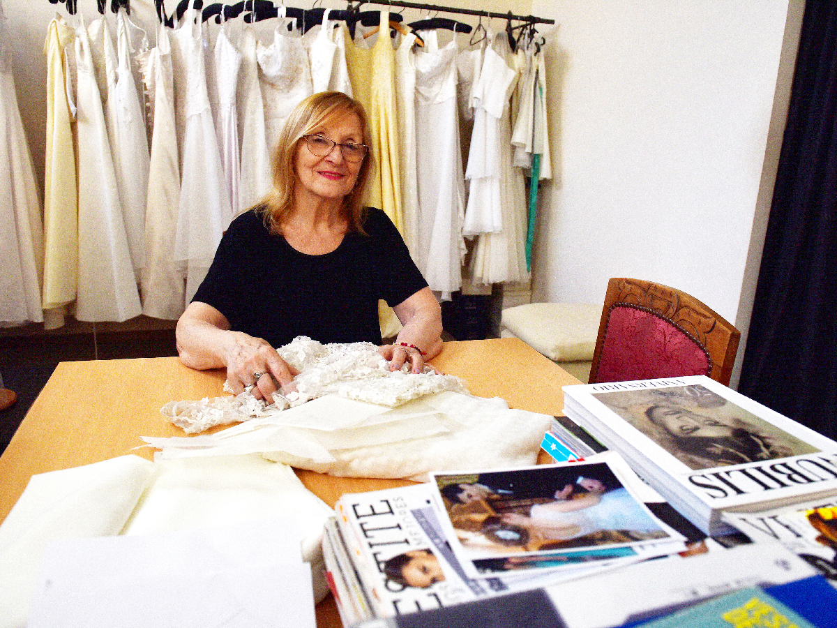 Clide Azan: "Cuando veo una mujer,  ya me imagino su vestido" 