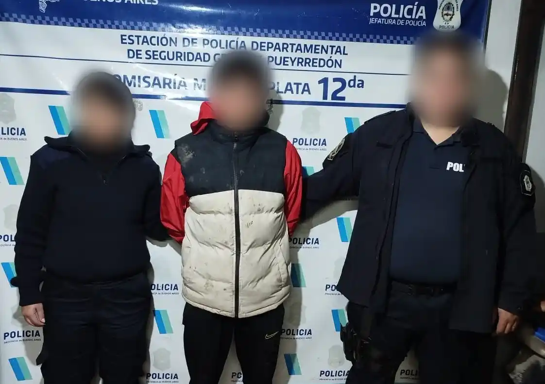 Durante el cacheo preventivo, los efectivos secuestraron dos teléfonos celulares y cincuenta cartuchos calibre .22.