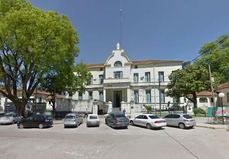 Le fracturaron el cráneo a un adolescente con un adoquín: está en terapia intensiva