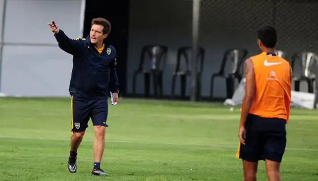 Guillermo probó el tridente Tevez-Benedetto-Bou