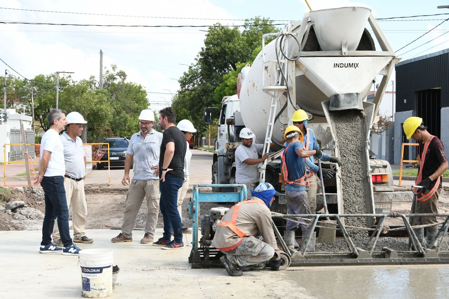 El intendente Bernarte y el secretario de Infraestructura, Carlos Ortega, supervisaron el comienzo de la obra