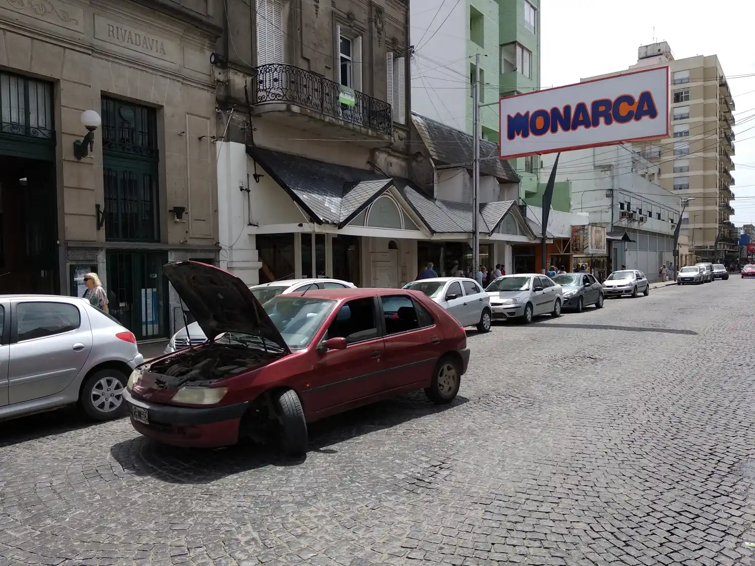 Circulaba por calle San Martín y se le salió la rueda