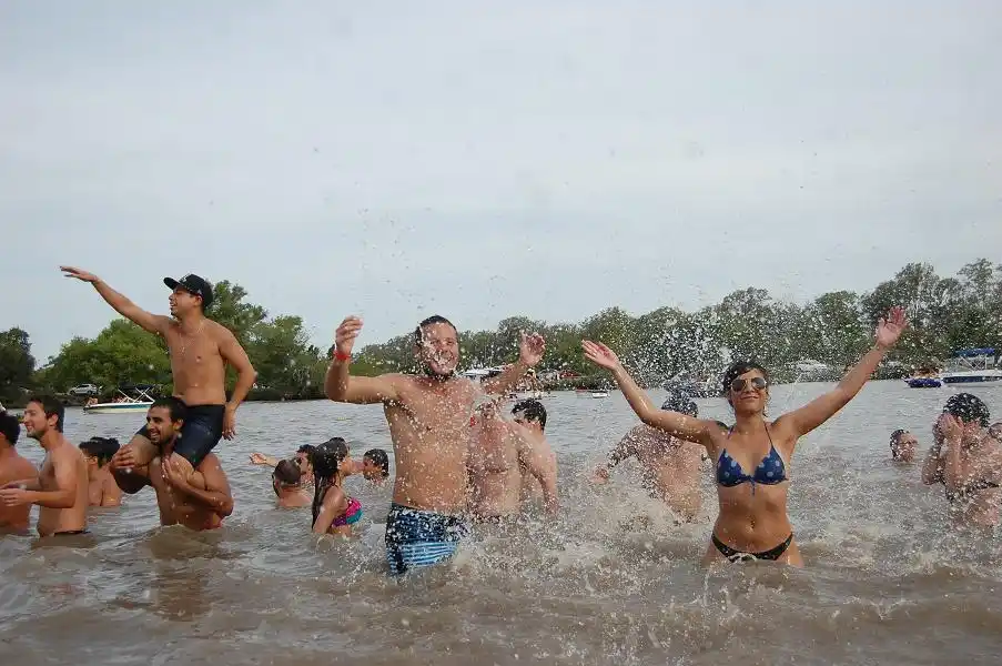 Alrededor de 23 mil vehículos ingresaron a Gualeguaychú desde el viernes
