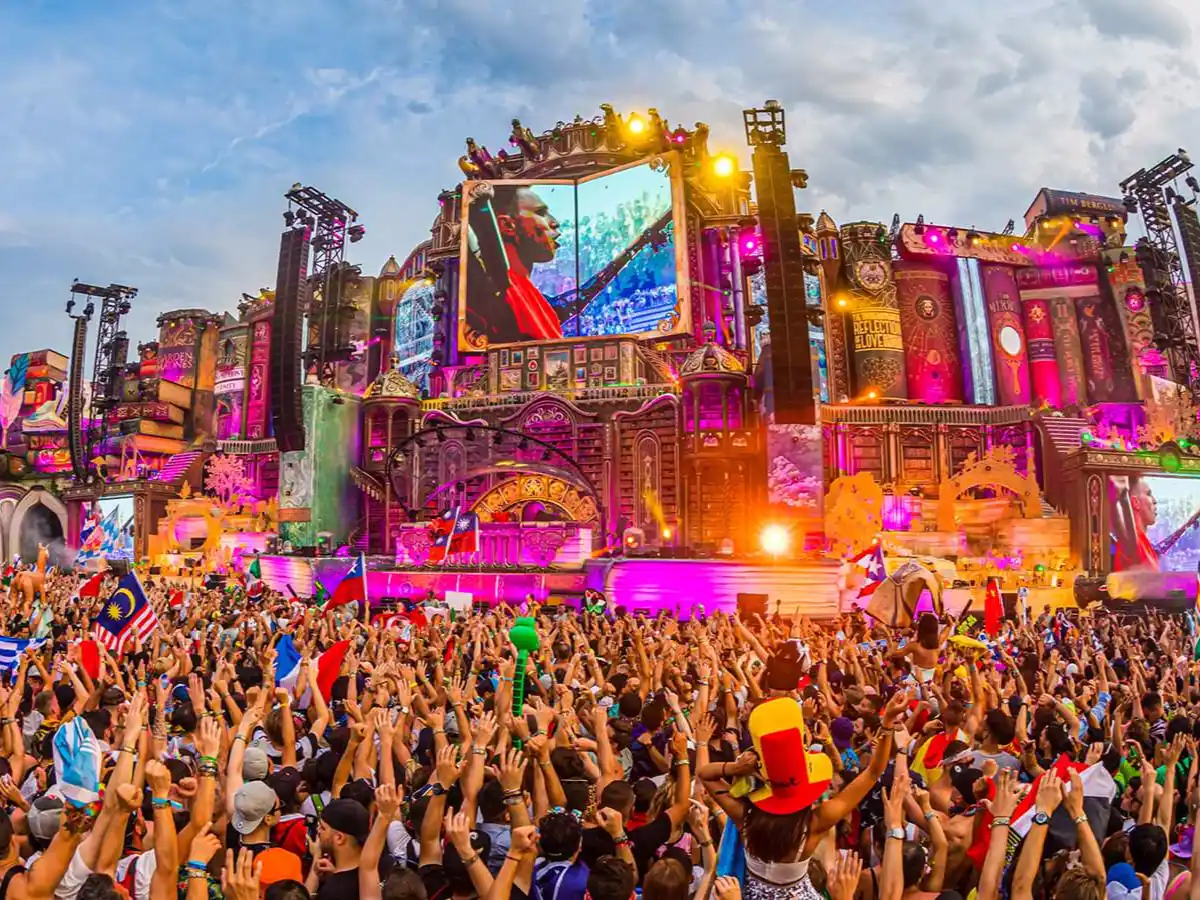 Tomorrowland se convierte en un festival digital e interactivo de pago con tecnología 3D