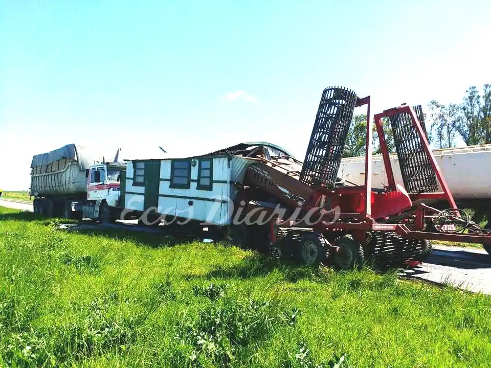 Choque entre un camión y un tractor no tuvo heridos