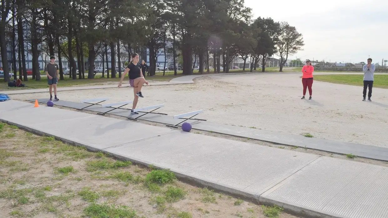 Rosario Coronel y Francisco Bonaura. Los jóvenes presentes durante el entrenamiento