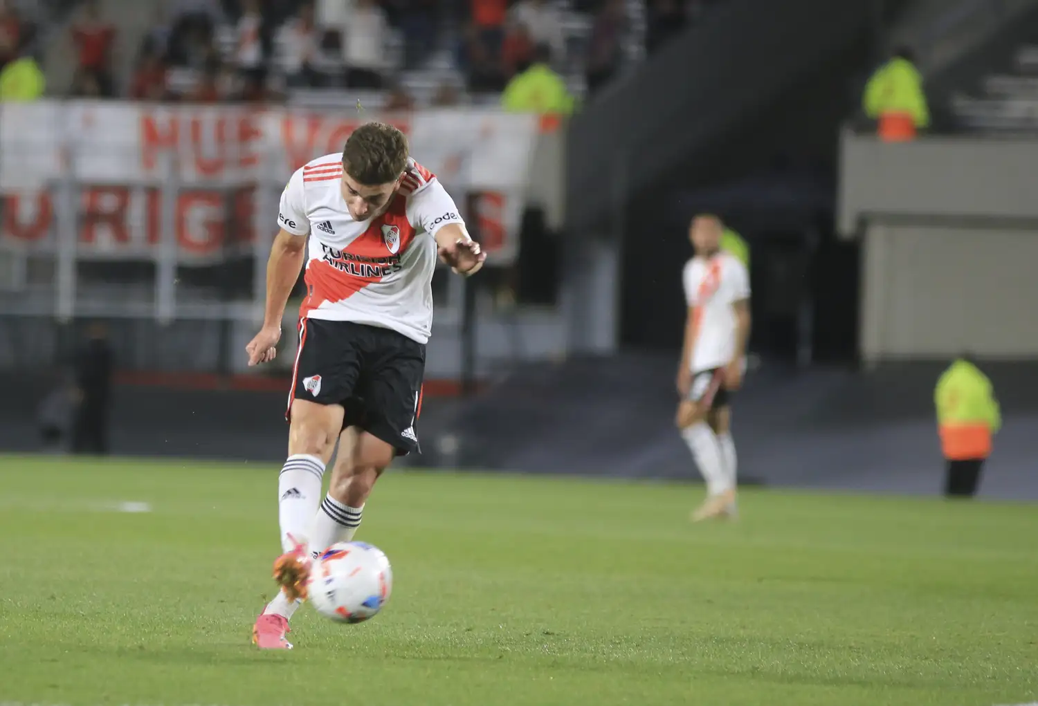 Álvarez es pieza importante en el ataque de River.