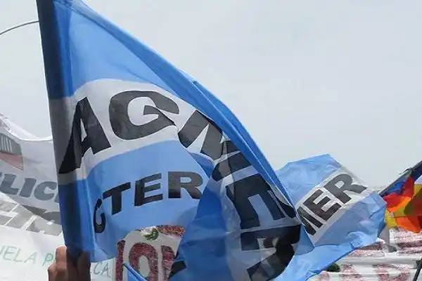 Exigen un bono de cinco mil pesos para docentes
