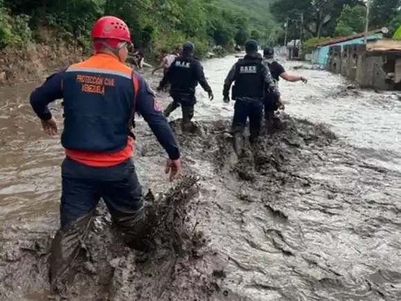 Organismos de seguridad y rescate desplegados en estados afectados por recientes lluvias