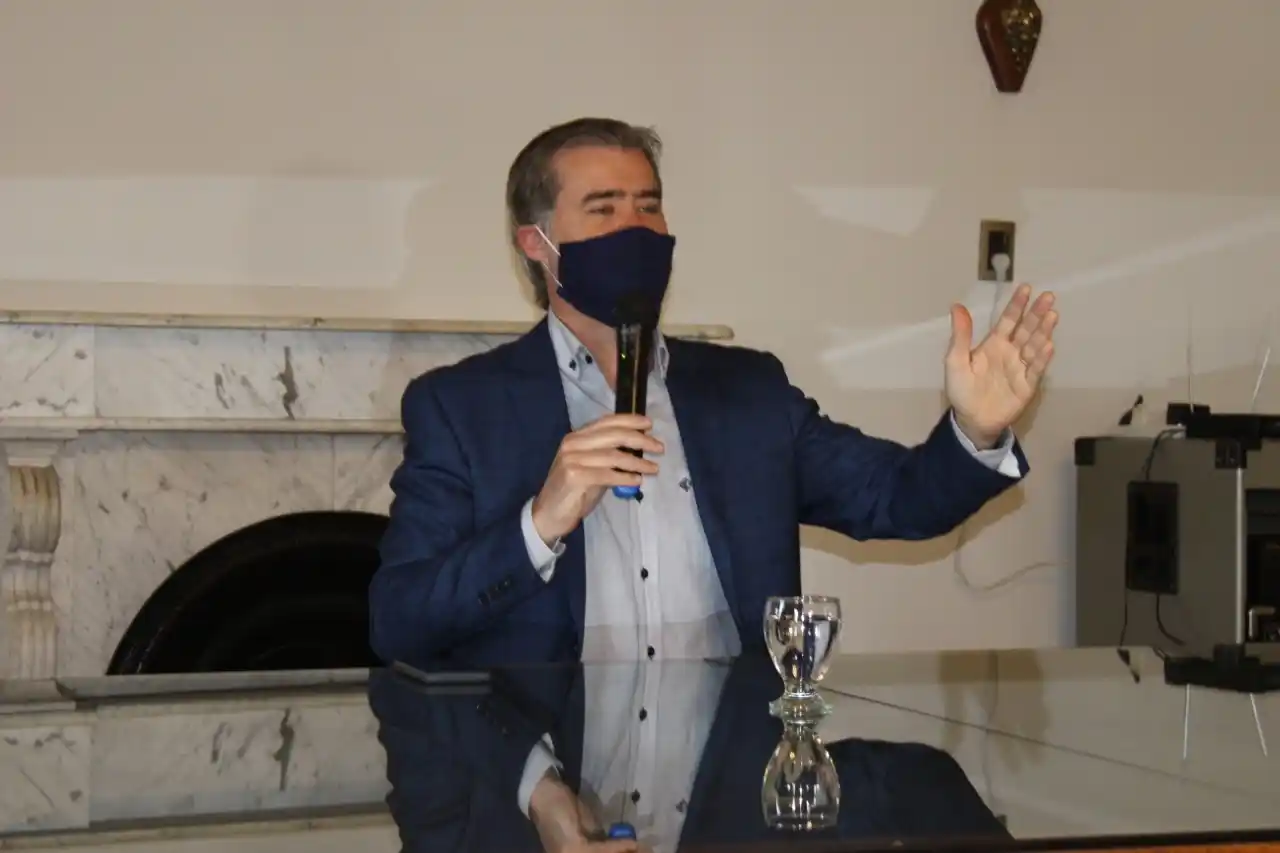 Piaggio: "vamos a pedir al gobernador que los comercios minoristas puedan trabajar"