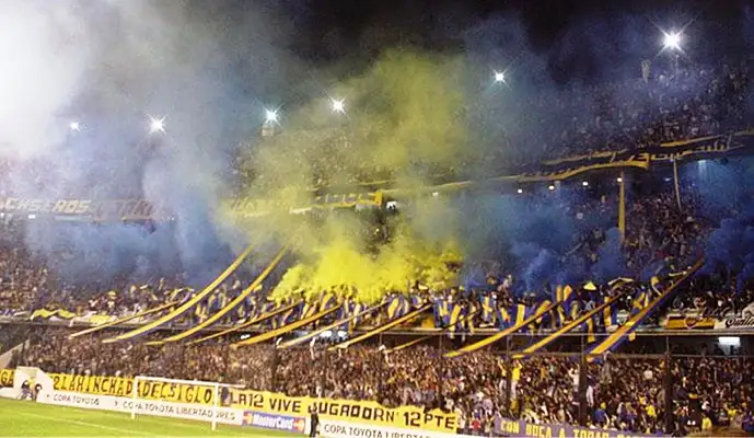 Una revista francesa eligió a La 12 como la mejor hinchada del mundo