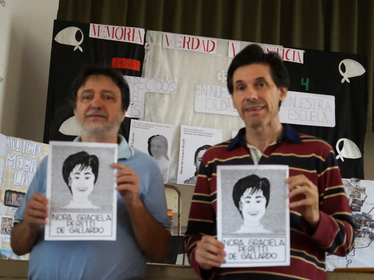 Martín Gallardo y Guillermo Peretti también recibieron la caricatura de Nora Peretti de Gallardo, realizada por la profesora Laura Vaca