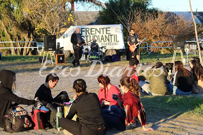 Estudiantes conforman un frente para hacer escuchar su voz