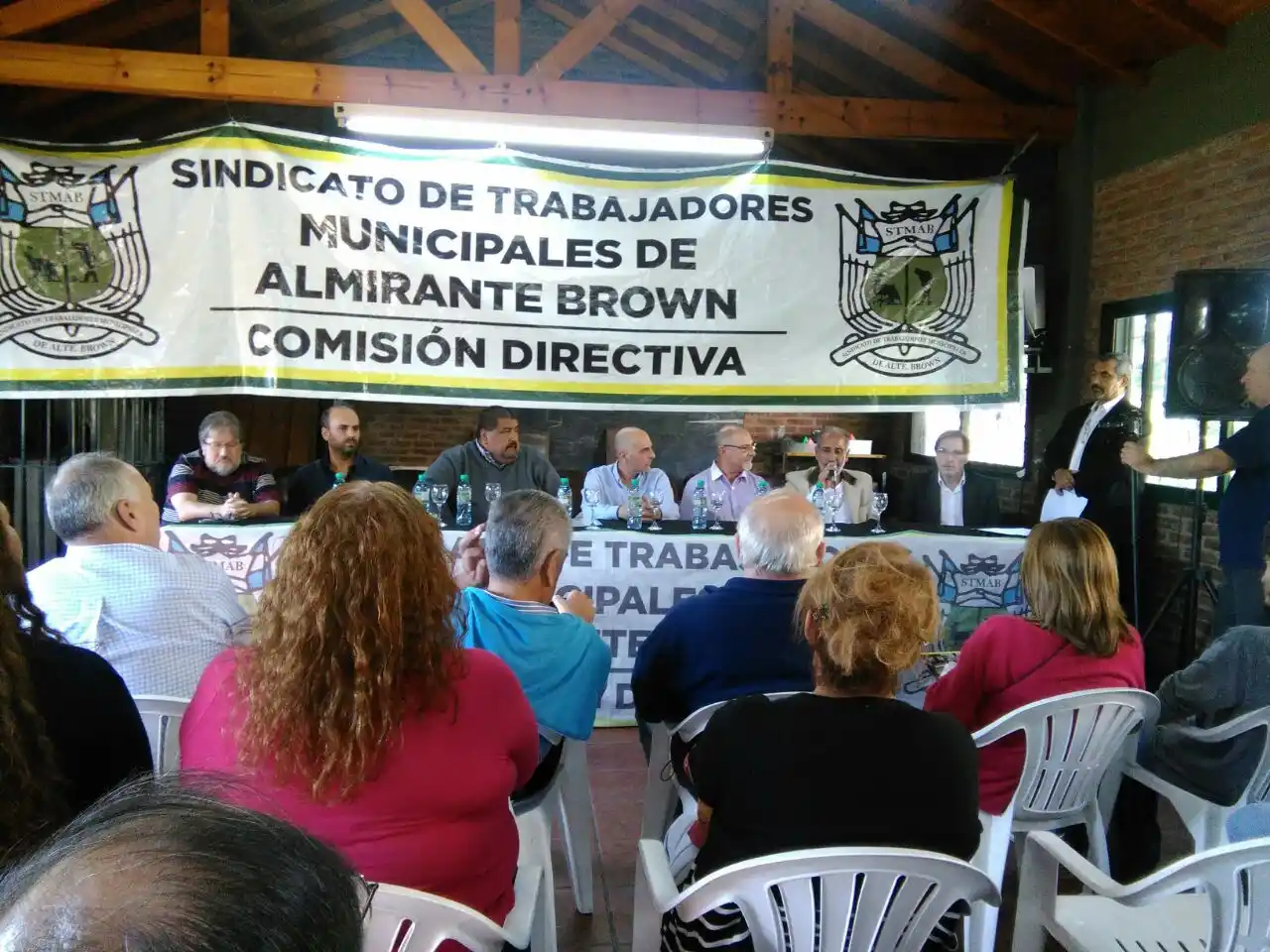En Almirante Brown los municipales van al paro este jueves y aseguran que Cascallares "les falta el respeto"