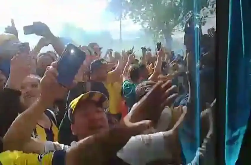 Clásico rosarino: la despedida canalla desde el micro