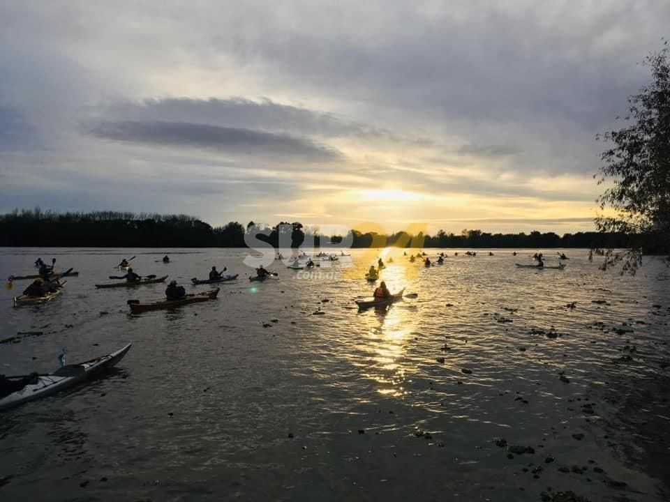 Kayakistas reman rumbo a Buenos Aires en reclamo por la Ley de Humedales