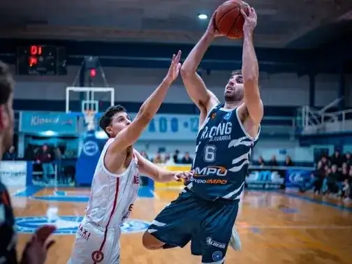 Racing cerró la primera fase con victoria. (Foto de Andrés Arouxet).