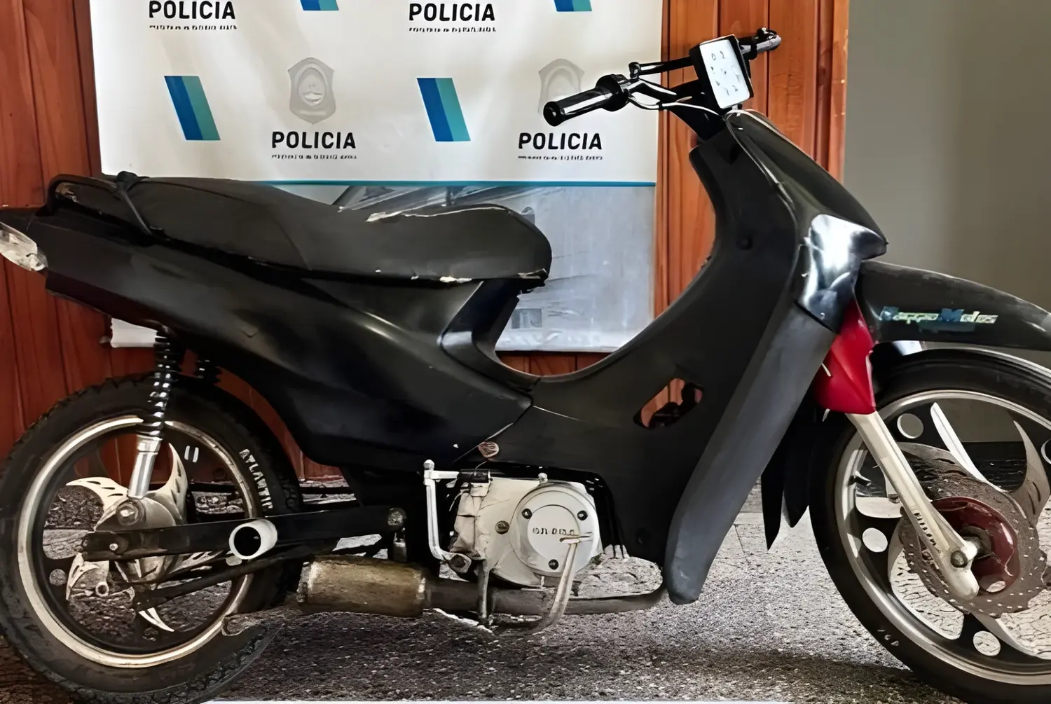 La moto fue trasladada al destacamento policial.