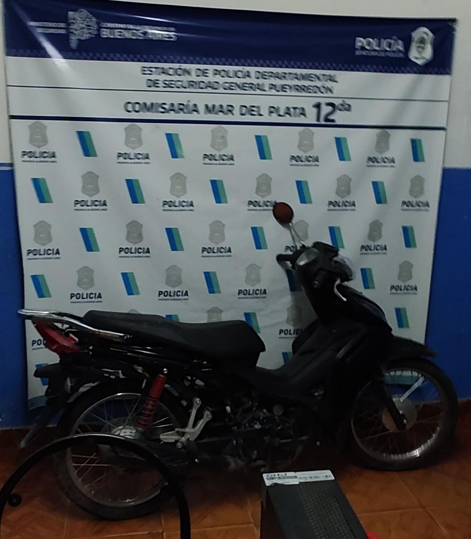 Dieron con dos motos robadas y autopartes: el malviviente fue detenido robando cables