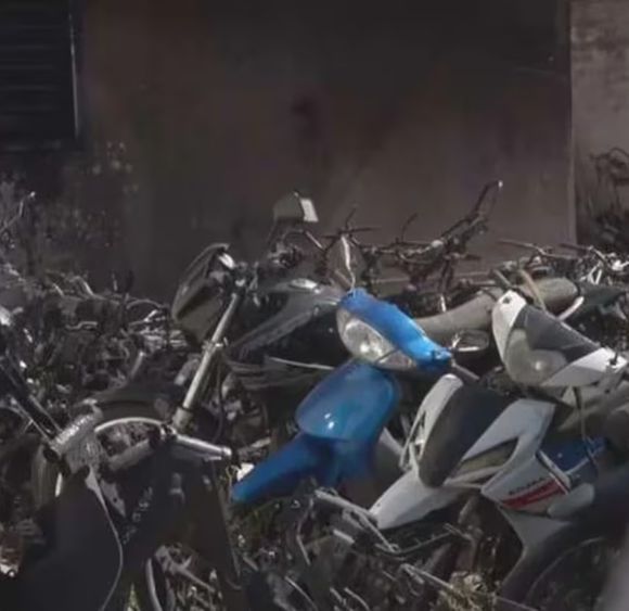 Córdoba: un grupo de policías hizo un asado y prendió fuego un depósito de motos
