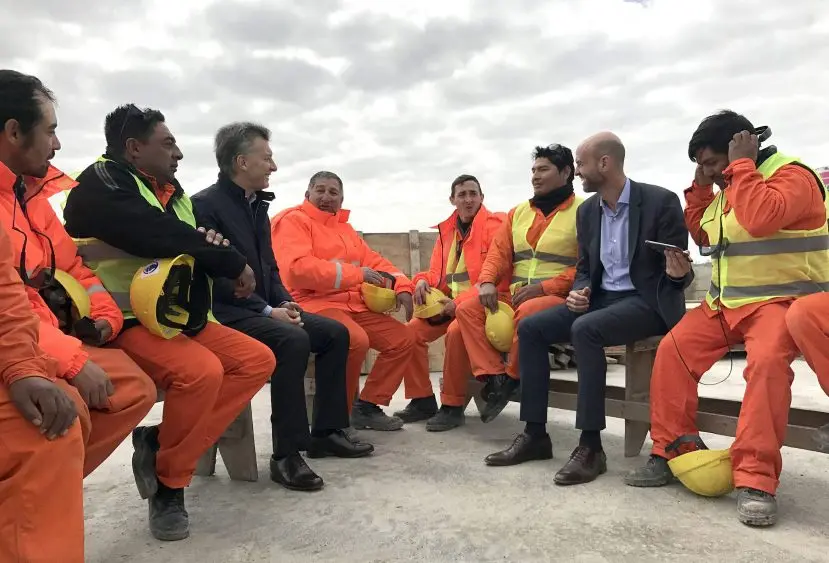 Macri supervisó obras en el viaducto de Puenta La Noria