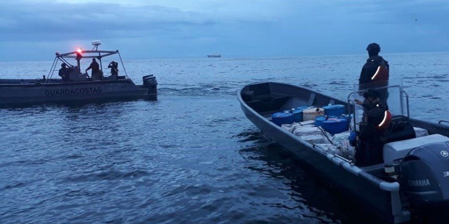 Costa Rica DECOMISA 2,5 toneladas de cocaína en lancha en Caribe
