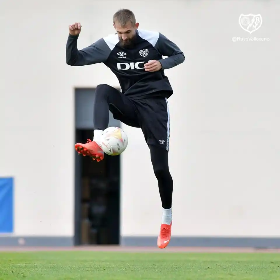 Saveljich, defensor de Rayo Vallecano.