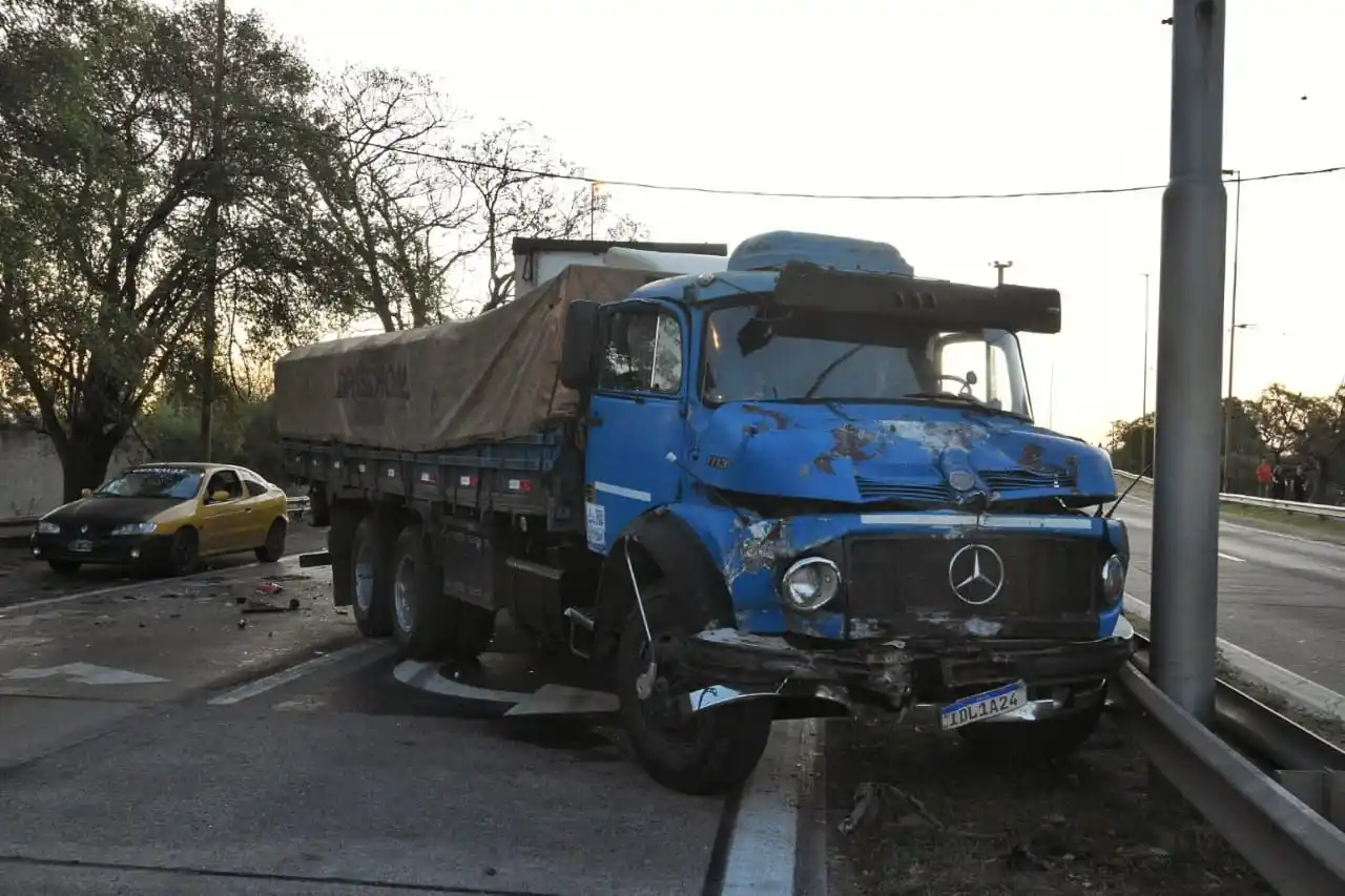 Ciudad de Santa Fe: choque múltiple y tránsito interrumpido en la circunvalación