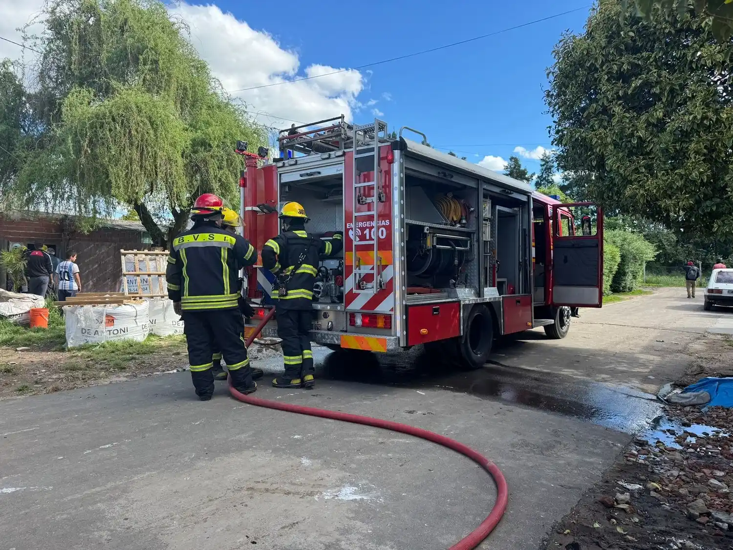 Los voluntarios acudieron tras ser alertados por vecinos.