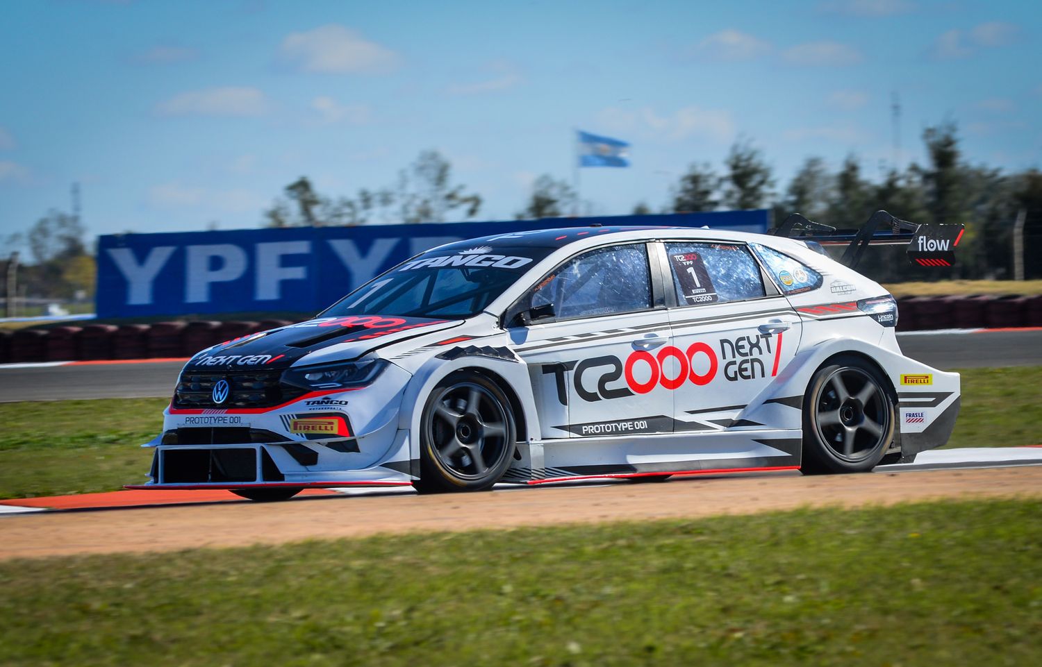 Leonel Pernía probó el nuevo SUV, el auto de la próxima generación de TC2000.