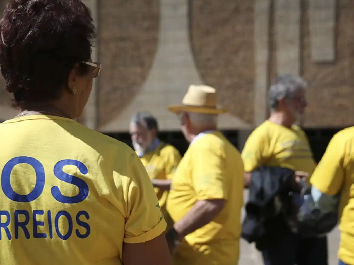 Bolsonaro acelera otra privatización clave: el correo más grande de América Latina