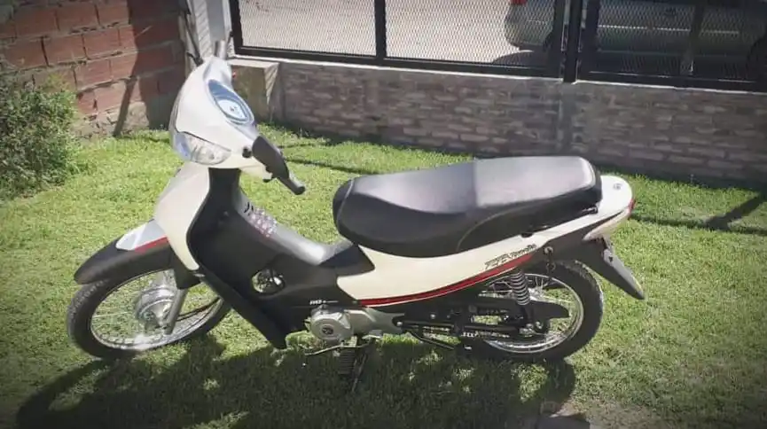 Robaron una moto en la esquina de Chacabuco y Libertad