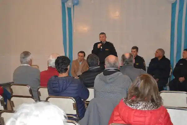 La Policía y el fiscal, cara a cara con los vecinos en Urdinarrain